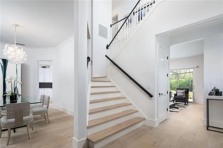 7165  Mill Run  CIR, Naples, FL 34109