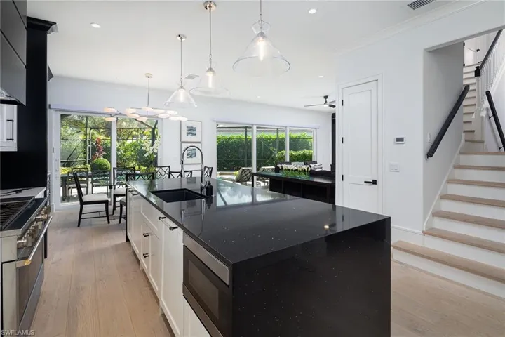 7165  Mill Run  CIR, Naples, FL 34109