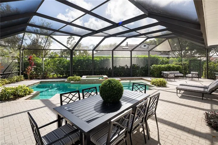 7165  Mill Run  CIR, Naples, FL 34109