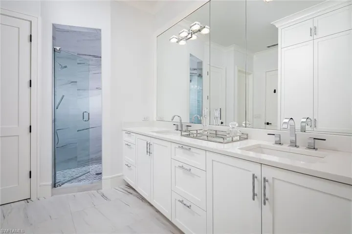 7165  Mill Run  CIR, Naples, FL 34109