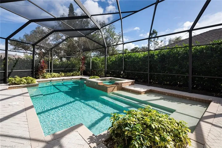 7165  Mill Run  CIR, Naples, FL 34109