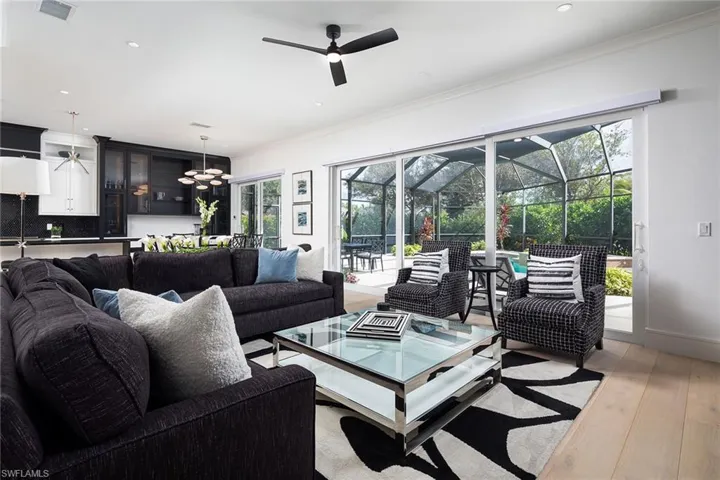 7165  Mill Run  CIR, Naples, FL 34109