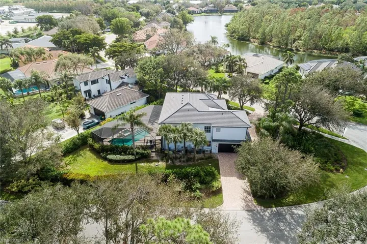 7165  Mill Run  CIR, Naples, FL 34109