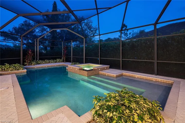 7165  Mill Run  CIR, Naples, FL 34109