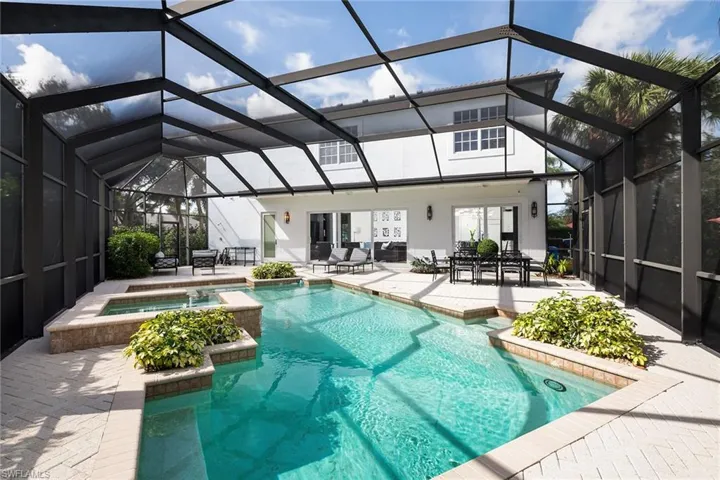 7165  Mill Run  CIR, Naples, FL 34109