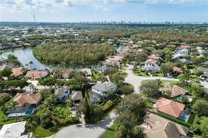 7165  Mill Run  CIR, Naples, FL 34109