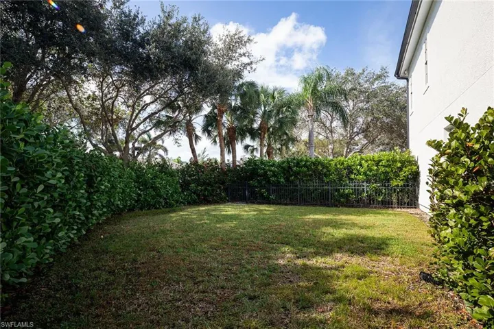 7165  Mill Run  CIR, Naples, FL 34109