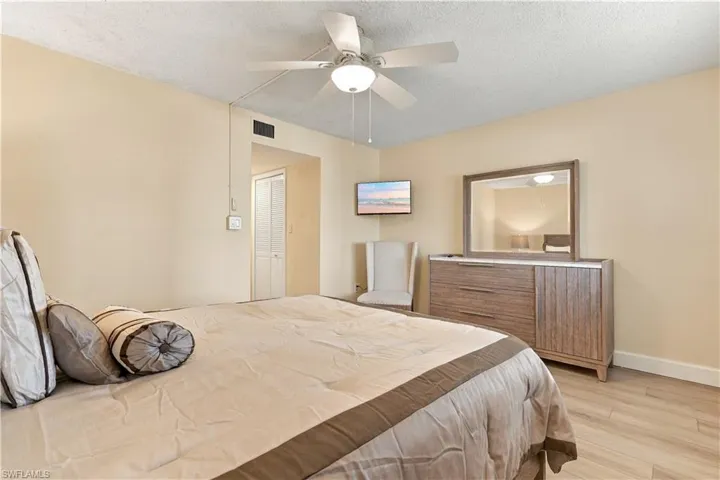 Smooth ceiling with recessed lighting
