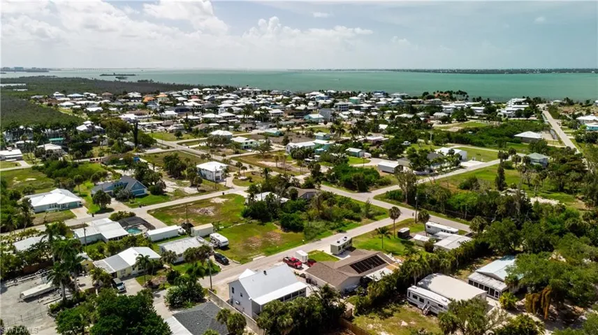 2551 Tamarind St, Other, Florida 33956