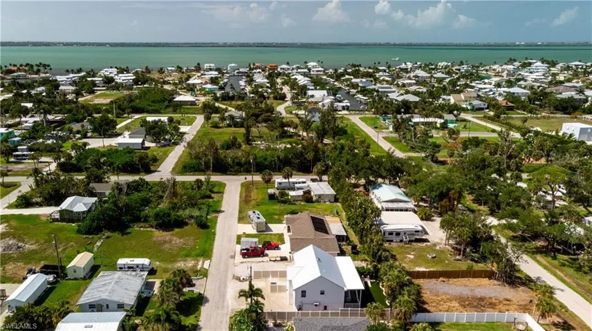 2551 Tamarind St, Other, Florida 33956