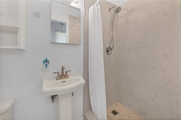 Unit 1 - Guest Ensuite Bathroom