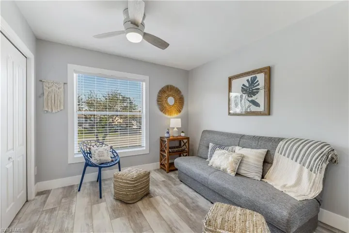 Guest bedroom 2/Den