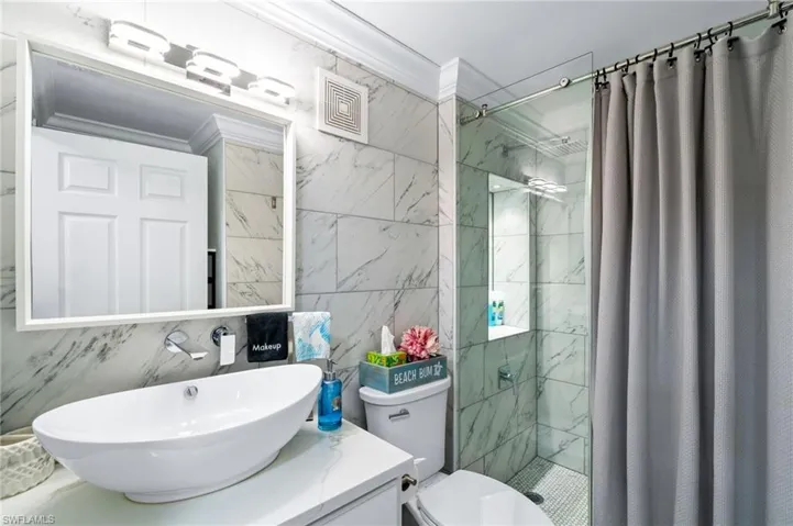 5320  Treetops  DR, Naples, FL 34113