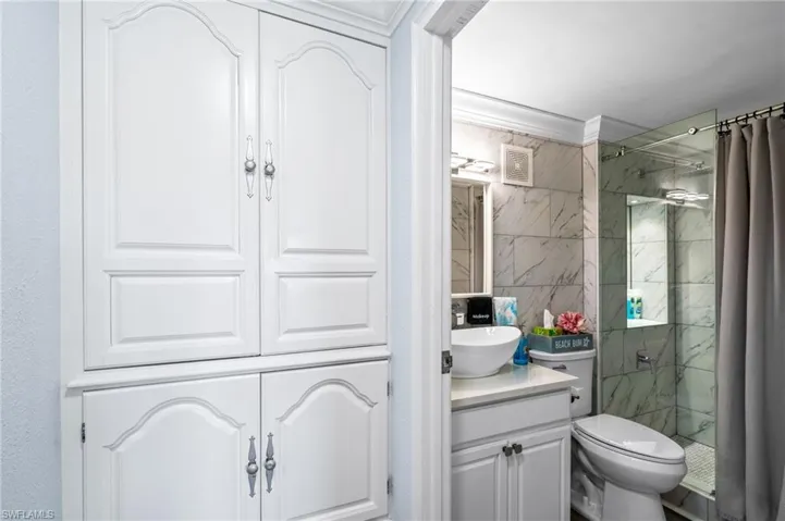5320  Treetops  DR, Naples, FL 34113