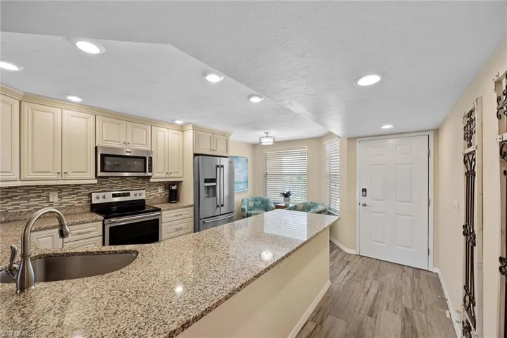 380  Horse Creek  DR, Naples, FL 34110