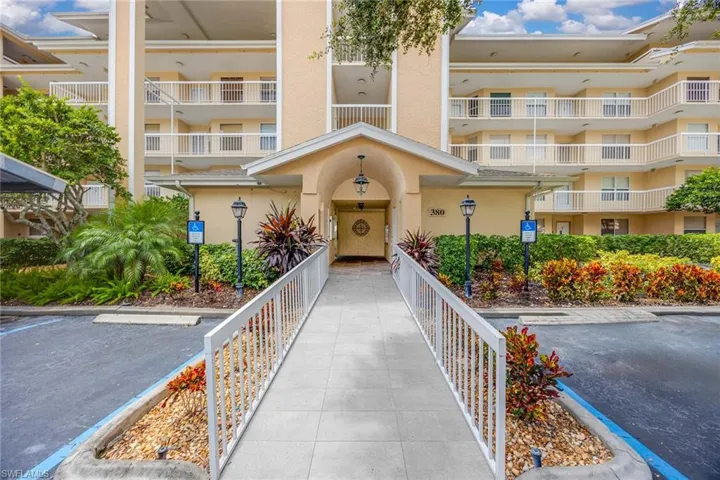 380  Horse Creek  DR, Naples, FL 34110