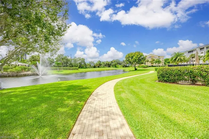 380  Horse Creek  DR, Naples, FL 34110