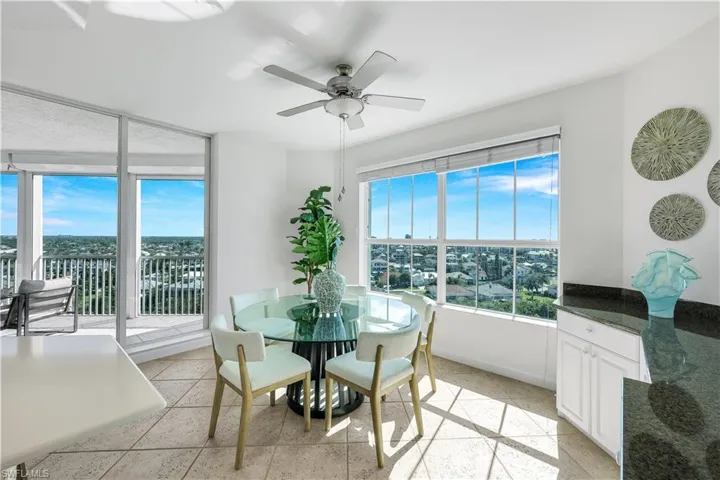 Dining Area with access to Lanai