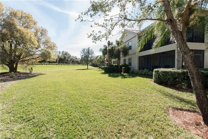 LARGE BACK YARD