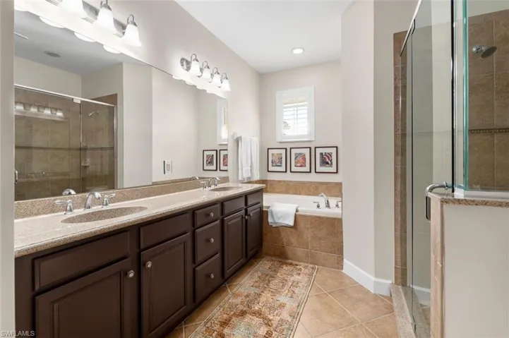 SHOWER, TUB DUEL SINKS..PRIMARY BATH