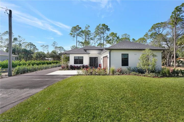 View of front of property featuring a front yard