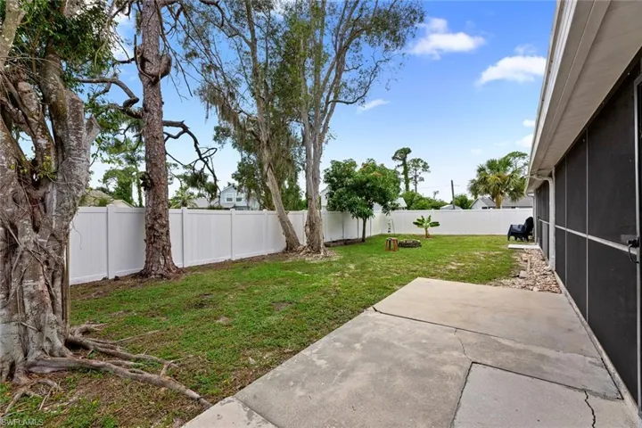 7470/7472 Field Rd, Fort Myers Fl 33967