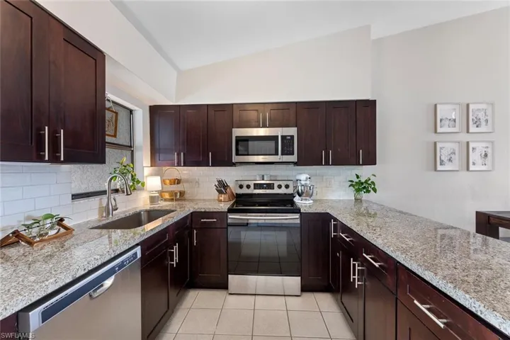 7470/7472 Field Rd, Fort Myers Fl 33967