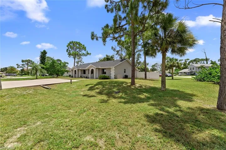 7470/7472 Field Rd, Fort Myers Fl 33967