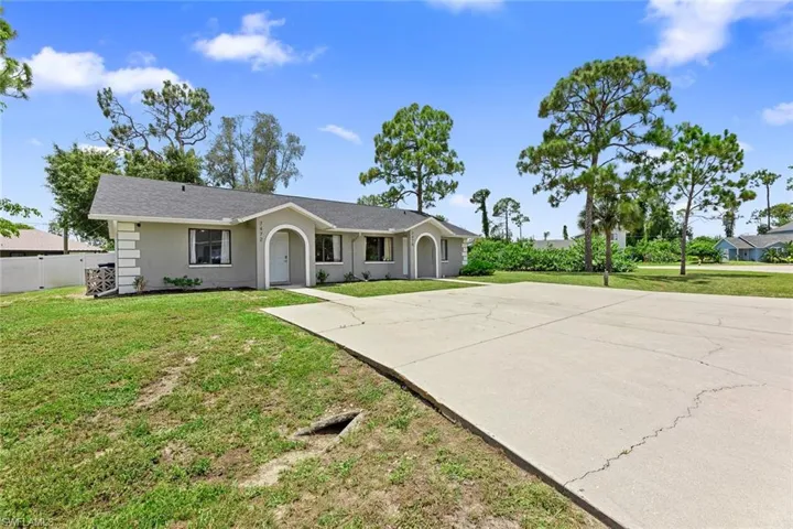 7470/7472 Field Rd, Fort Myers Fl 33967