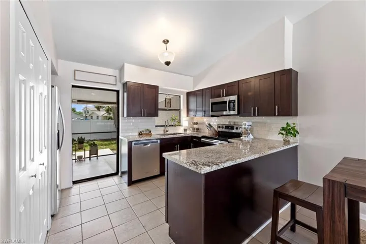 7470/7472 Field Rd, Fort Myers Fl 33967