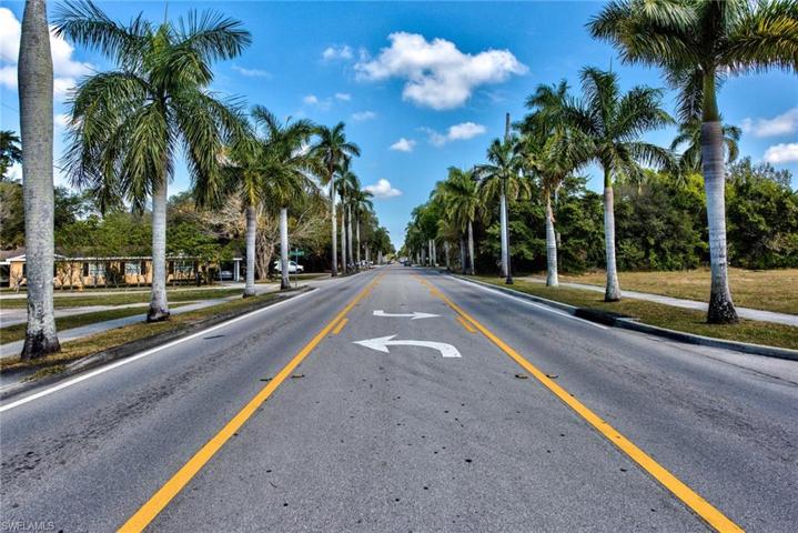 Palm tree lined McGregor Blvd.