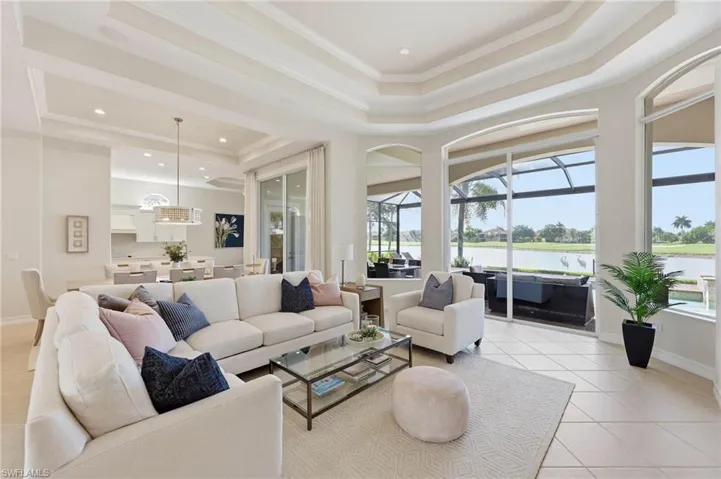 8950 Shenendoah Cir, Naples, Florida 34113