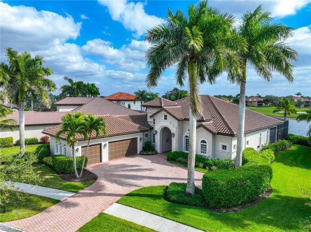 8950 Shenendoah Cir, Naples, Florida 34113