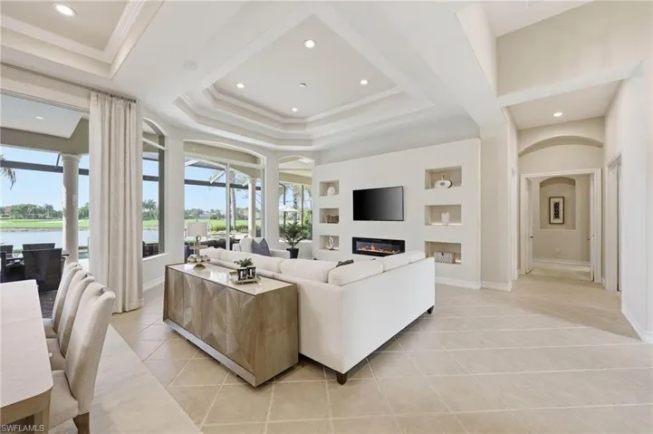 8950 Shenendoah Cir, Naples, Florida 34113