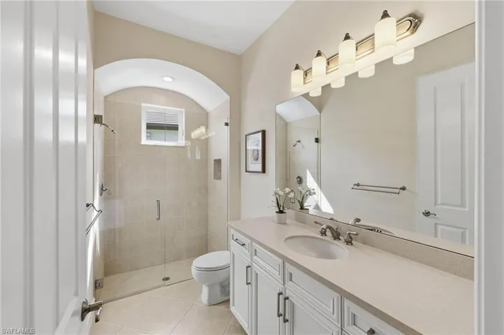 8950 Shenendoah Cir, Naples, Florida 34113