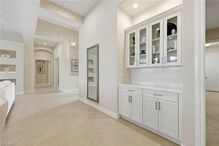 8950 Shenendoah Cir, Naples, Florida 34113