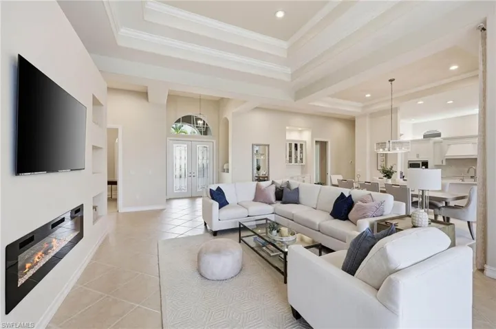 8950 Shenendoah Cir, Naples, Florida 34113