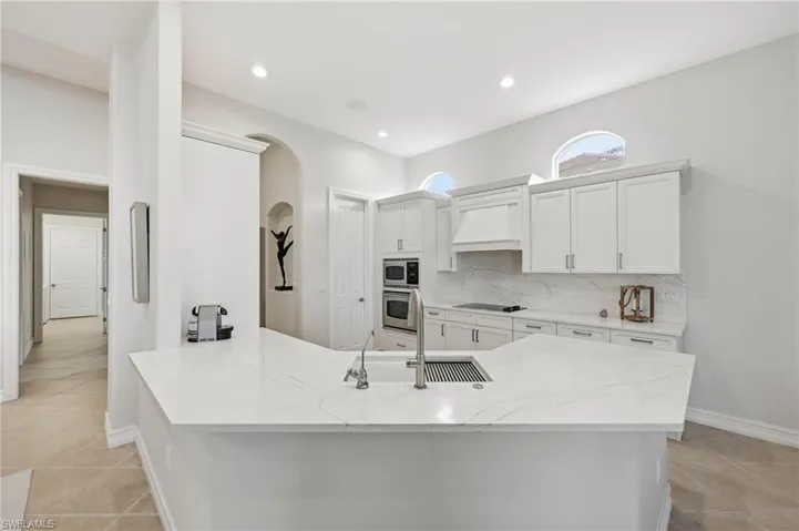 8950 Shenendoah Cir, Naples, Florida 34113