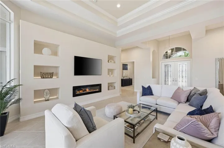8950 Shenendoah Cir, Naples, Florida 34113