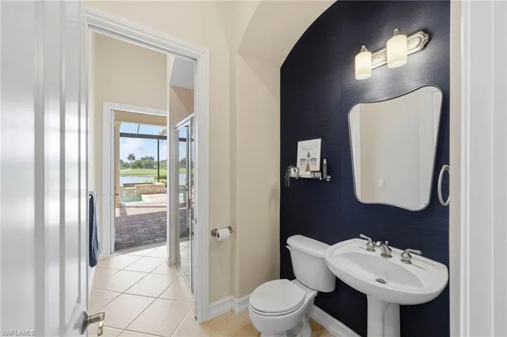 8950 Shenendoah Cir, Naples, Florida 34113