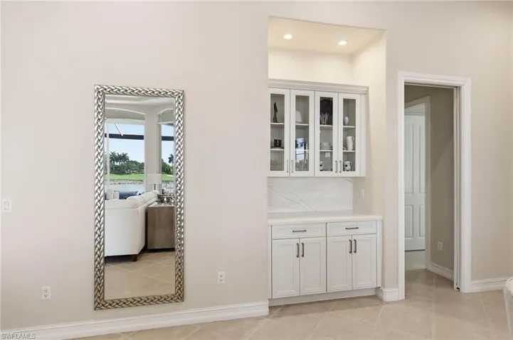 8950 Shenendoah Cir, Naples, Florida 34113