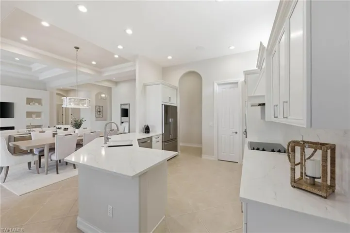8950 Shenendoah Cir, Naples, Florida 34113