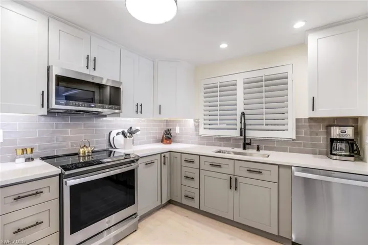 4150  Crayton  RD, Naples, FL 34103