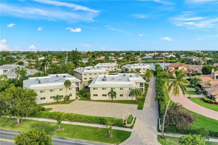 4150  Crayton  RD, Naples, FL 34103