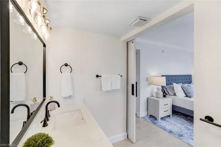 4150  Crayton  RD, Naples, FL 34103