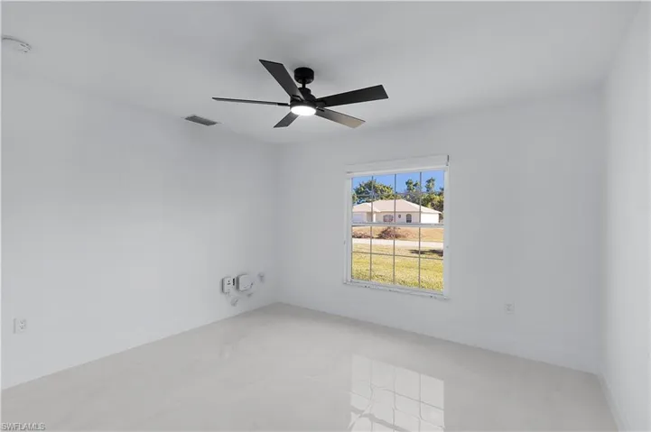 Empty room with ceiling fan