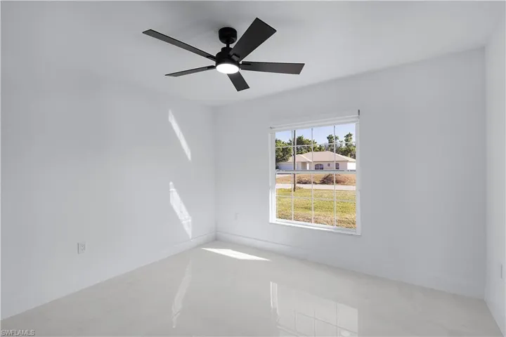 Empty room with ceiling fan