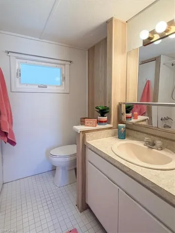 2nd Bathroom with Shower Tub Combo