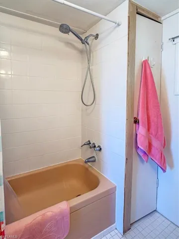 2nd Bathroom with Shower Tub Combo