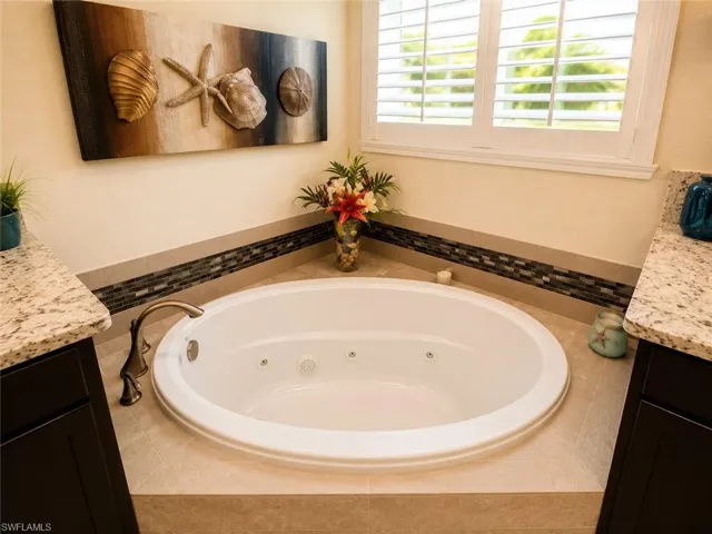 6574 Amarone Ln, Naples, Florida 34113